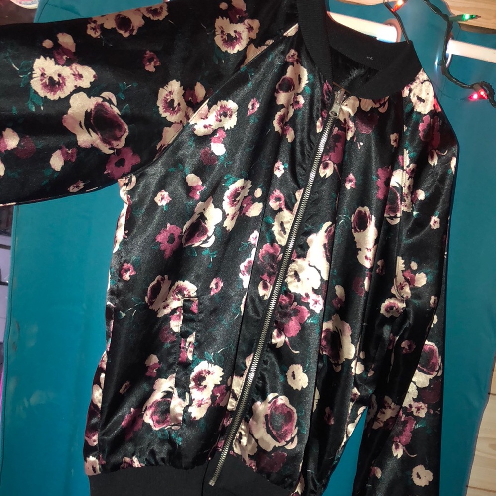 Reversible bomber jacket